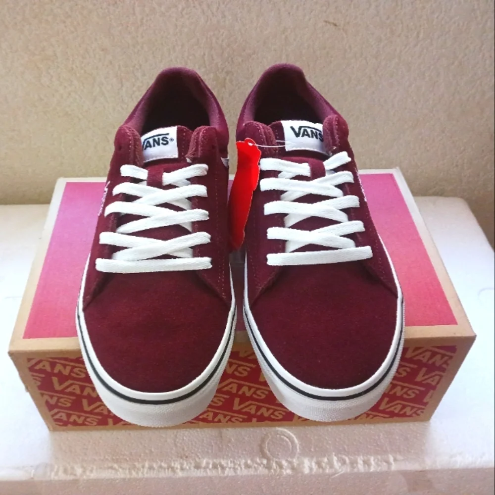 Vans - Picture 2 of 4